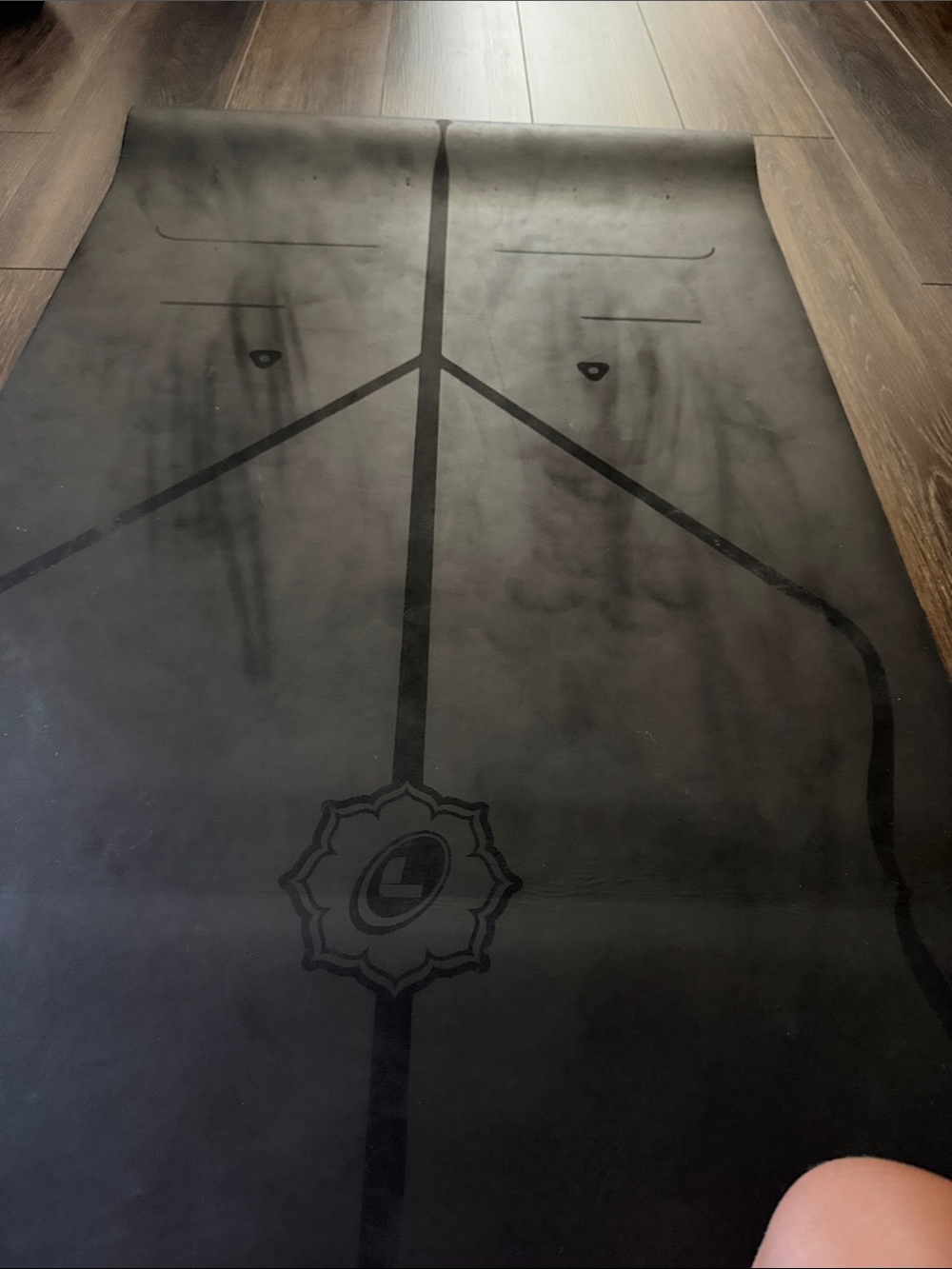 Liforme Classic Yoga Mat Black - Picture 2 of 5